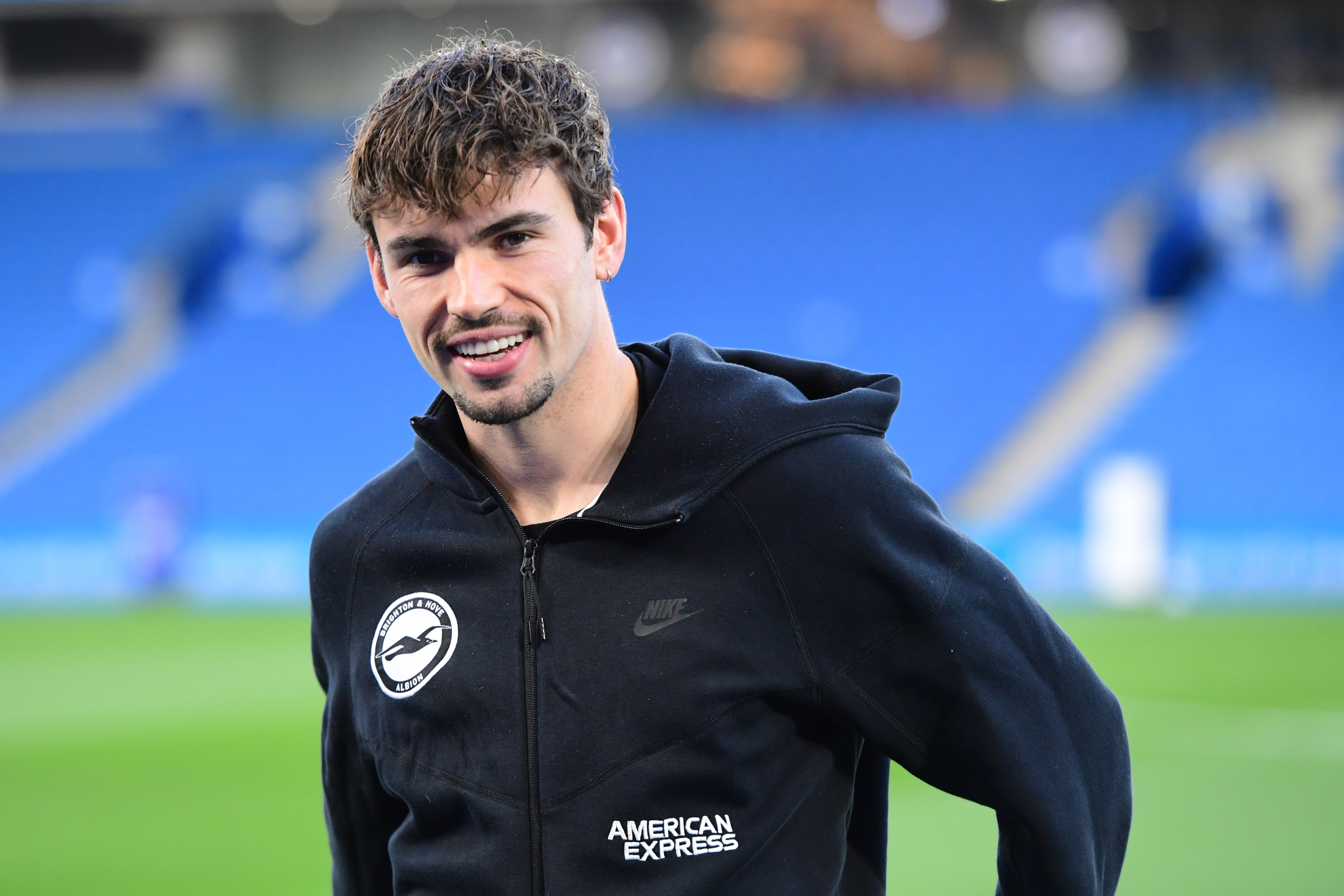 尤文有意租借强制买断奥莱利 但需先清理中场球员