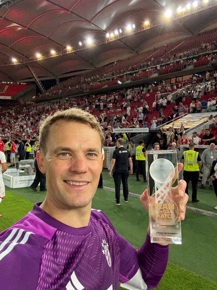 诺伊尔再显神威 社交媒体展示本场最佳荣誉