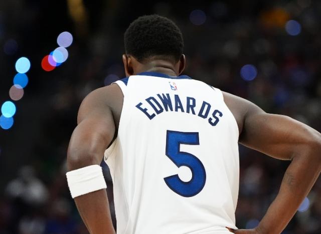 pg经典玩法-抢七耗尽狼队体能 爱德华兹打法变形被逼入极限