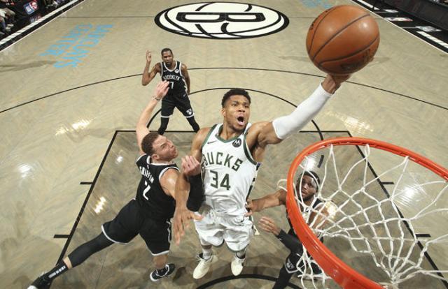 pg老虎机-生涯代表作！字母哥能就此成为季后赛超巨吗？